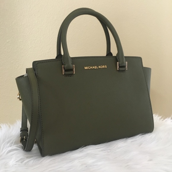 Last one ✨Michael Kors medium Selma olive satchel - Picture 3 of 8